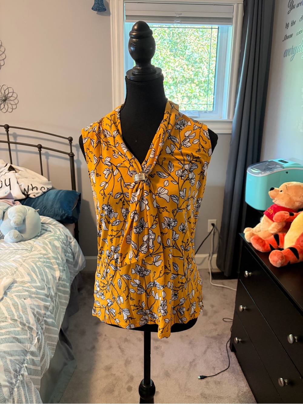 Adrienne Vittadini Yellow Floral Sleeveless Knot-Front Top